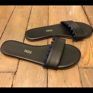 Tkees black slides